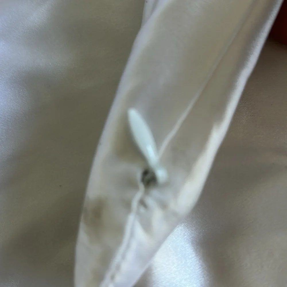 Luxurious White Satin Pillowcase - Picture 3 of 7